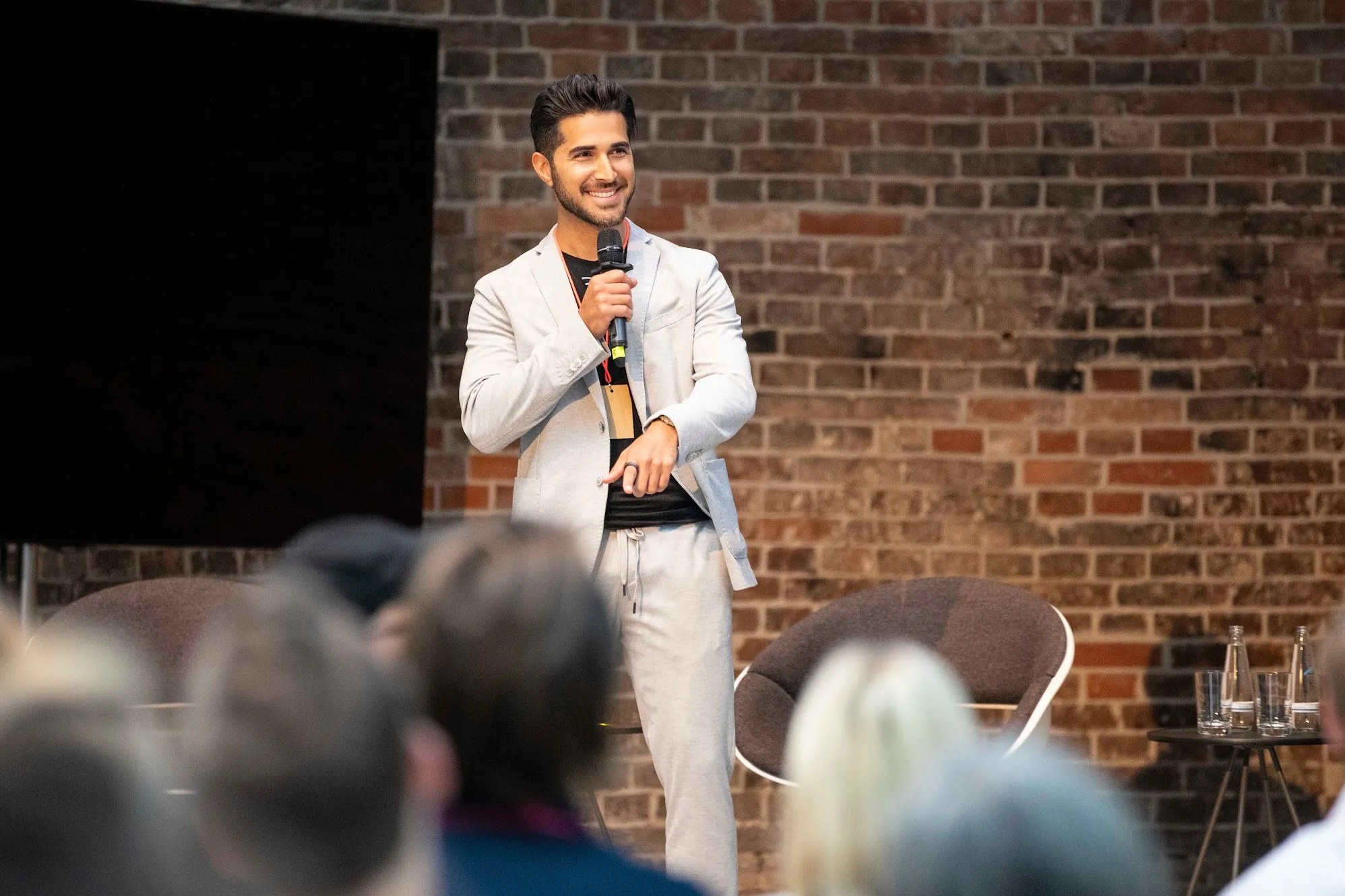 Shahin Farahzadi – Keynote zu Künstlicher Intelligenz live auf der Bühne