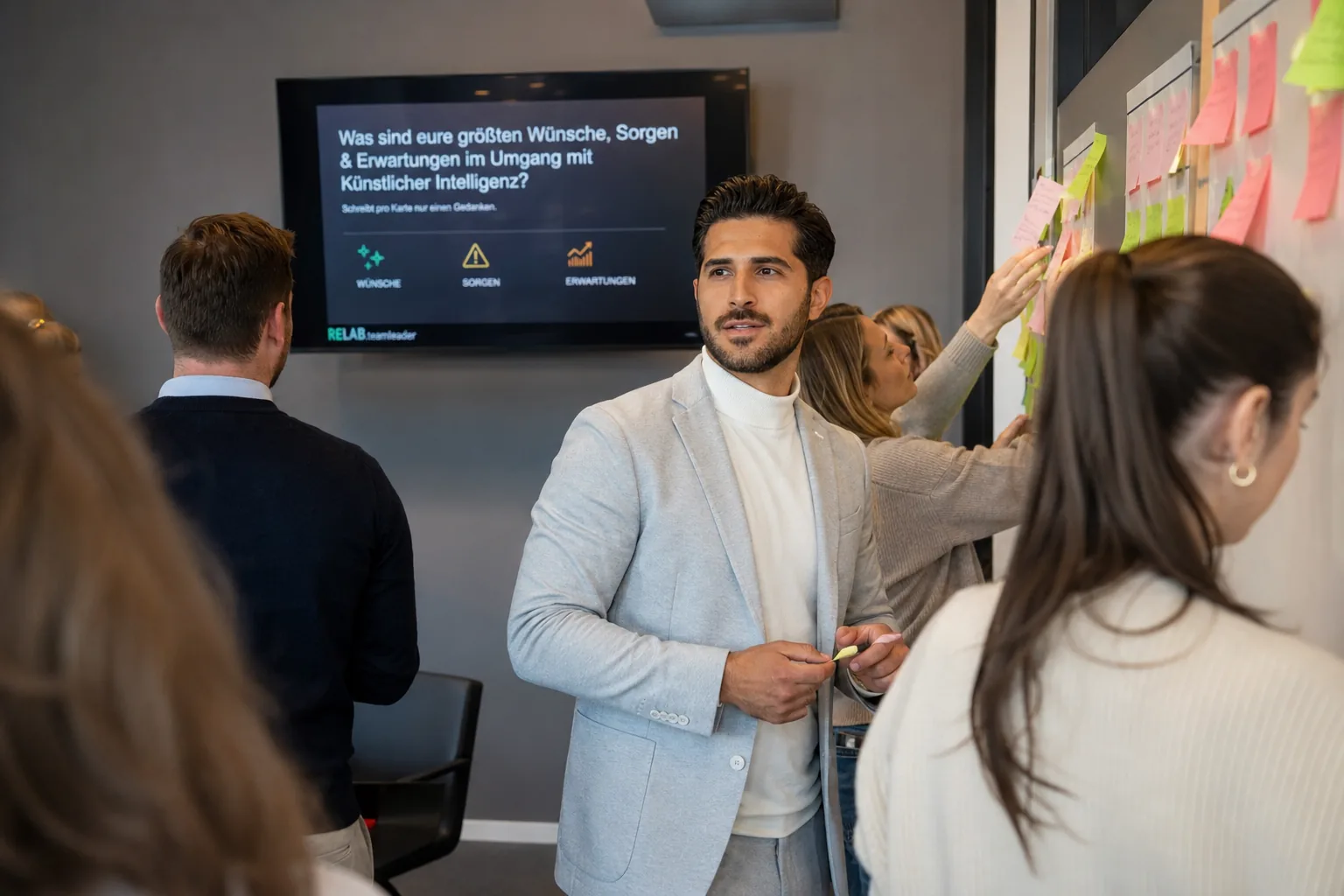 Shahin Farahzadi – KI-Readiness-Workshop: Team sammelt Wünsche, Sorgen und Erwartungen zu Künstlicher Intelligenz
